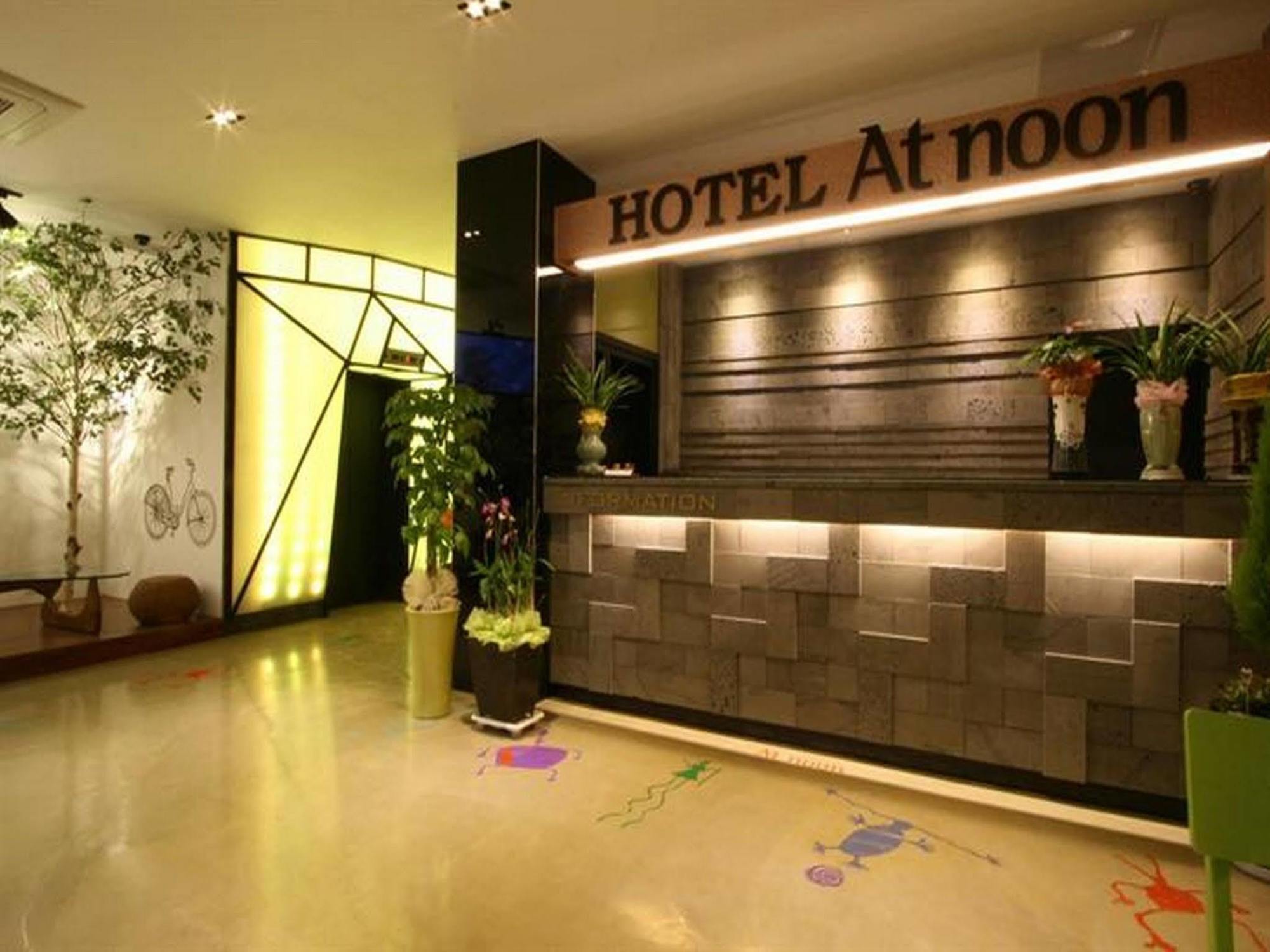 At Noon Hotel In ג'גו מראה חיצוני תמונה